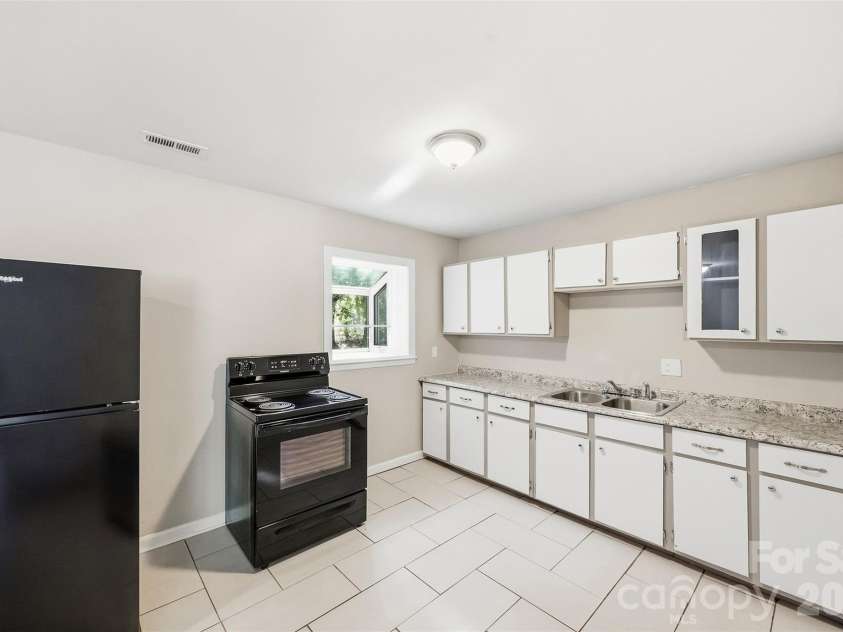 428 Mclelland Avenue, Mooresville, NC 28115.  MLS# CAR4424242, YatesRealty ID 50664. 