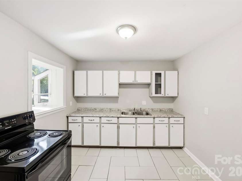 428 Mclelland Avenue, Mooresville, NC 28115.  MLS# CAR4424242, YatesRealty ID 50664. 