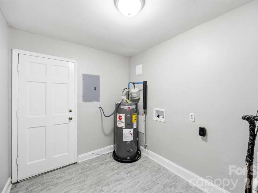 428 Mclelland Avenue, Mooresville, NC 28115.  MLS# CAR4424242, YatesRealty ID 50664. 
