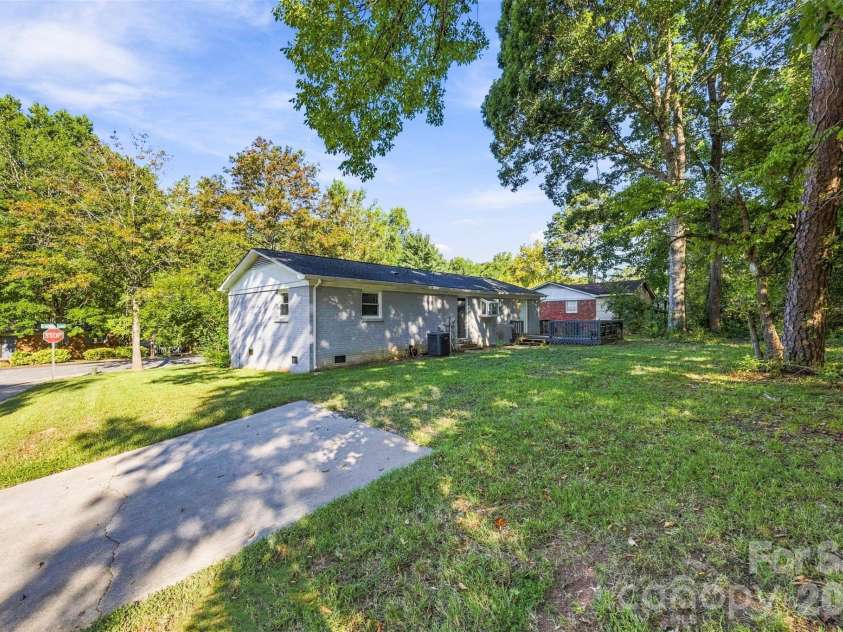 428 Mclelland Avenue, Mooresville, NC 28115.  MLS# CAR4424242, YatesRealty ID 50664. 