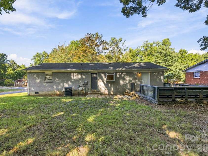 428 Mclelland Avenue, Mooresville, NC 28115.  MLS# CAR4424242, YatesRealty ID 50664. 
