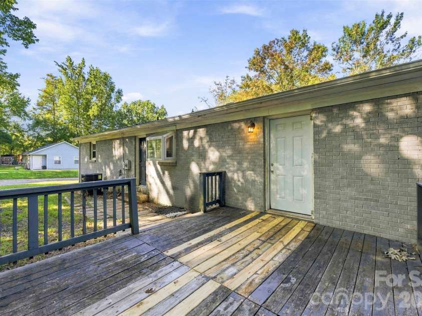 428 Mclelland Avenue, Mooresville, NC 28115.  MLS# CAR4424242, YatesRealty ID 50664. 