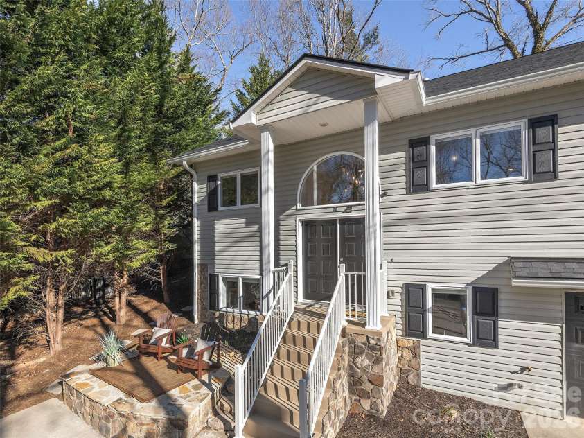 17 Lake Avenue, Black Mountain, NC 28711.  MLS# CAR4324446, YatesRealty ID 50666. 