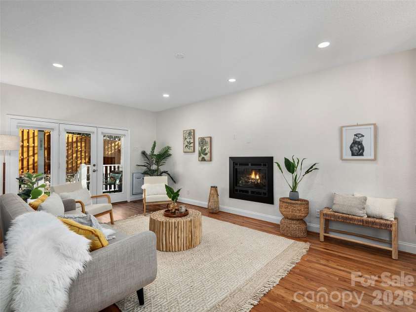 17 Lake Avenue, Black Mountain, NC 28711.  MLS# CAR4324446, YatesRealty ID 50666. 