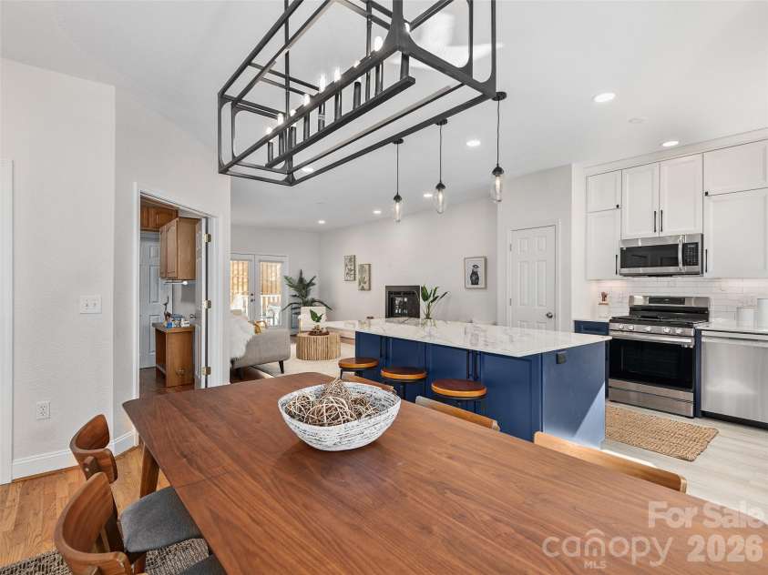 17 Lake Avenue, Black Mountain, NC 28711.  MLS# CAR4324446, YatesRealty ID 50666. 