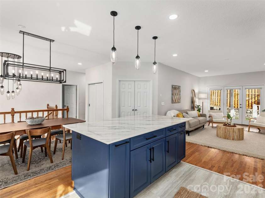 17 Lake Avenue, Black Mountain, NC 28711.  MLS# CAR4324446, YatesRealty ID 50666. 