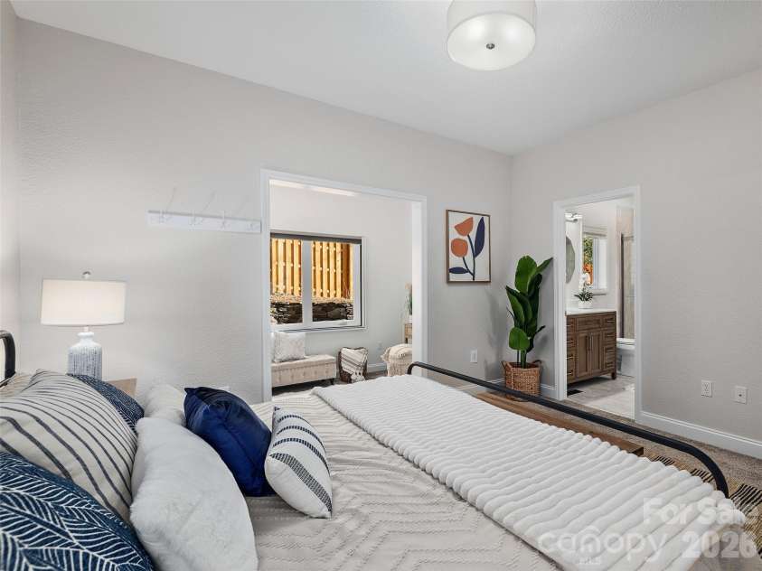 17 Lake Avenue, Black Mountain, NC 28711.  MLS# CAR4324446, YatesRealty ID 50666. 