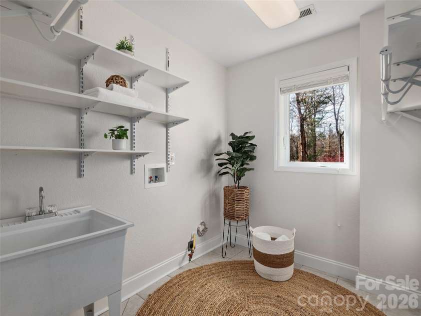 17 Lake Avenue, Black Mountain, NC 28711.  MLS# CAR4324446, YatesRealty ID 50666. 