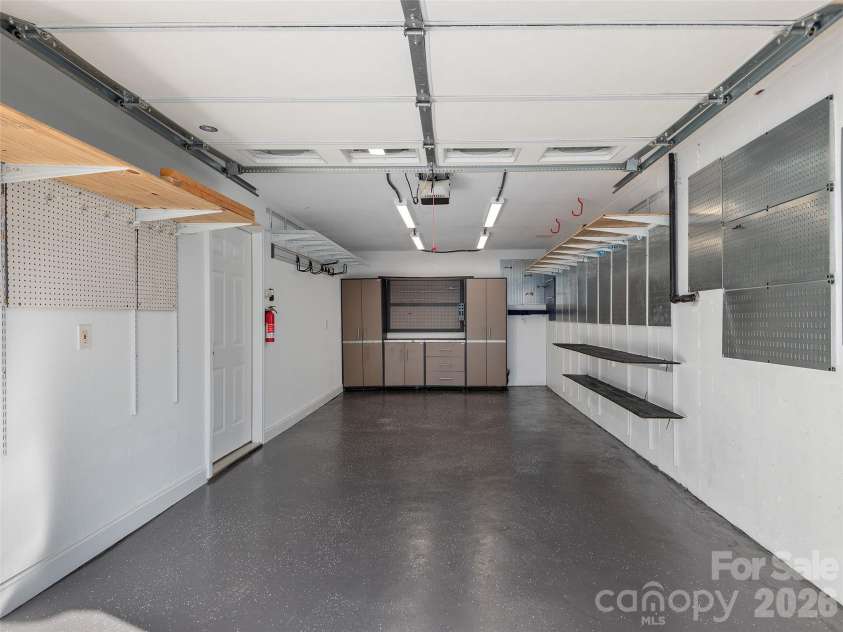 17 Lake Avenue, Black Mountain, NC 28711.  MLS# CAR4324446, YatesRealty ID 50666. 