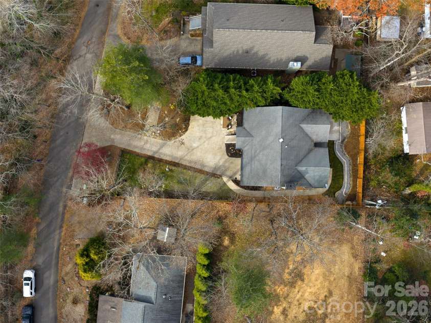 17 Lake Avenue, Black Mountain, NC 28711.  MLS# CAR4324446, YatesRealty ID 50666. 