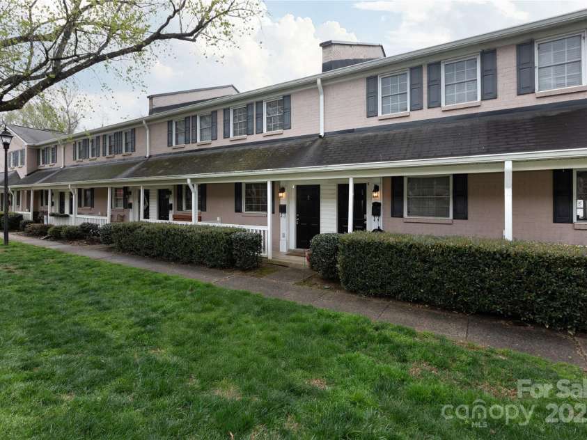 1230 Green Oaks Lane, Charlotte, NC 28205.  MLS# CAR4238666, YatesRealty ID 5067. 