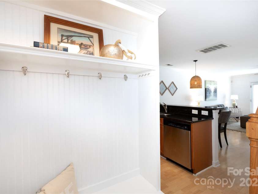 1230 Green Oaks Lane, Charlotte, NC 28205.  MLS# CAR4238666, YatesRealty ID 5067. 