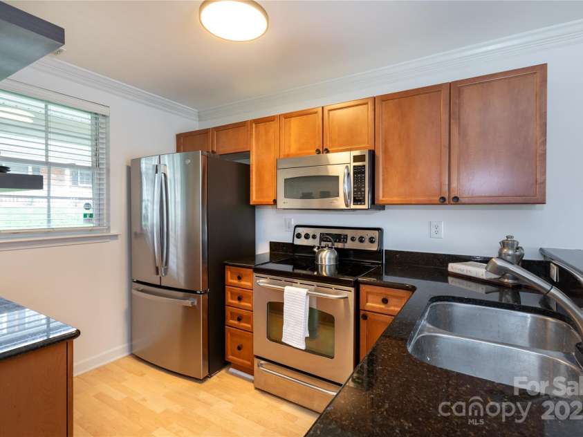 1230 Green Oaks Lane, Charlotte, NC 28205.  MLS# CAR4238666, YatesRealty ID 5067. 