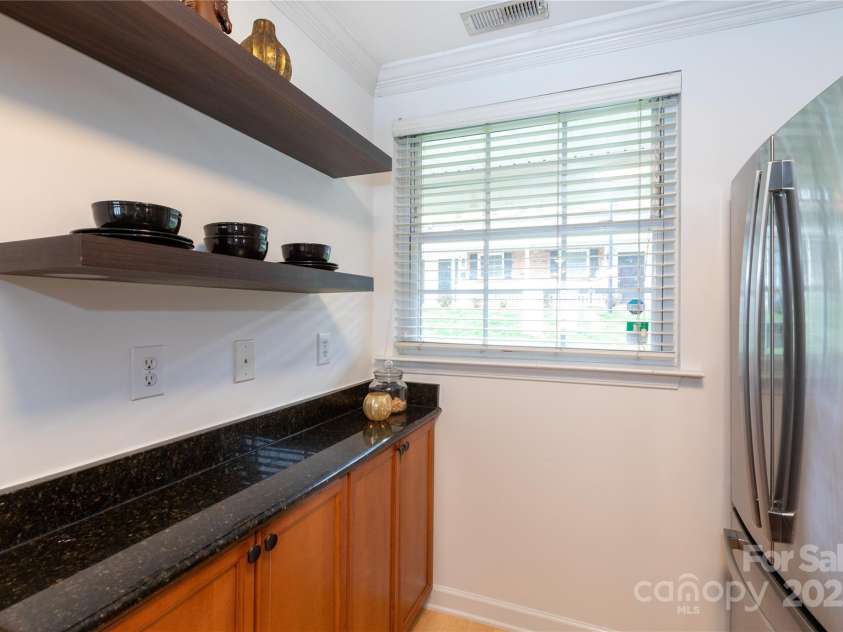 1230 Green Oaks Lane, Charlotte, NC 28205.  MLS# CAR4238666, YatesRealty ID 5067. 