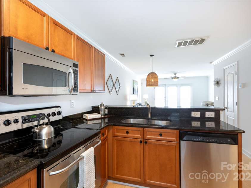 1230 Green Oaks Lane, Charlotte, NC 28205.  MLS# CAR4238666, YatesRealty ID 5067. 