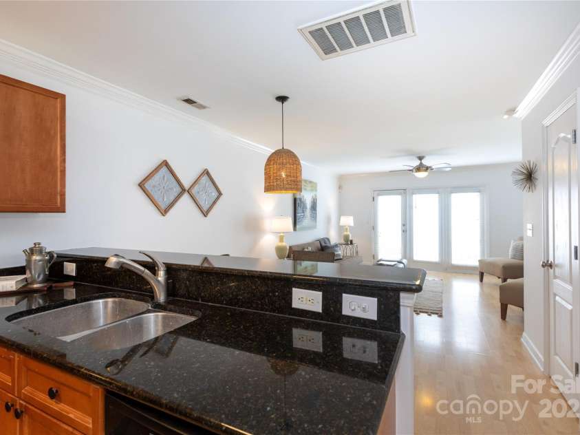 1230 Green Oaks Lane, Charlotte, NC 28205.  MLS# CAR4238666, YatesRealty ID 5067. 