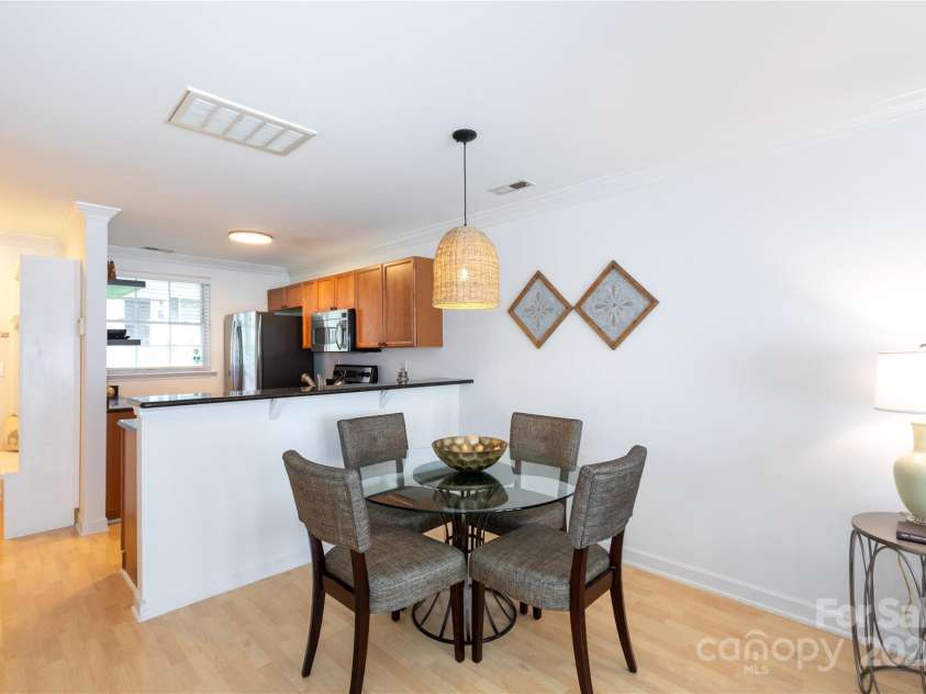 1230 Green Oaks Lane, Charlotte, NC 28205.  MLS# CAR4238666, YatesRealty ID 5067. 