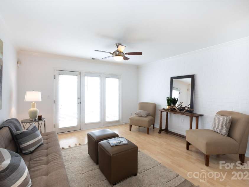 1230 Green Oaks Lane, Charlotte, NC 28205.  MLS# CAR4238666, YatesRealty ID 5067. 