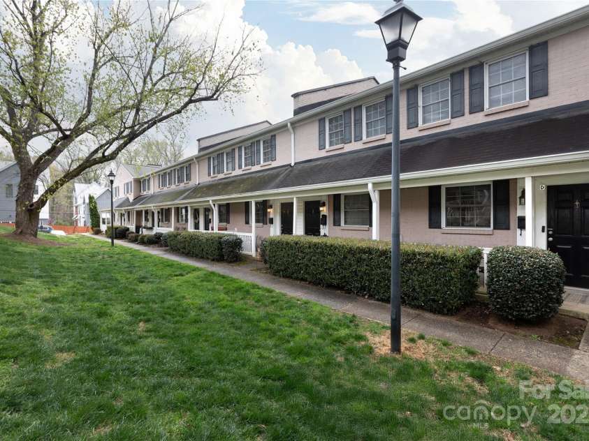 1230 Green Oaks Lane, Charlotte, NC 28205.  MLS# CAR4238666, YatesRealty ID 5067. 