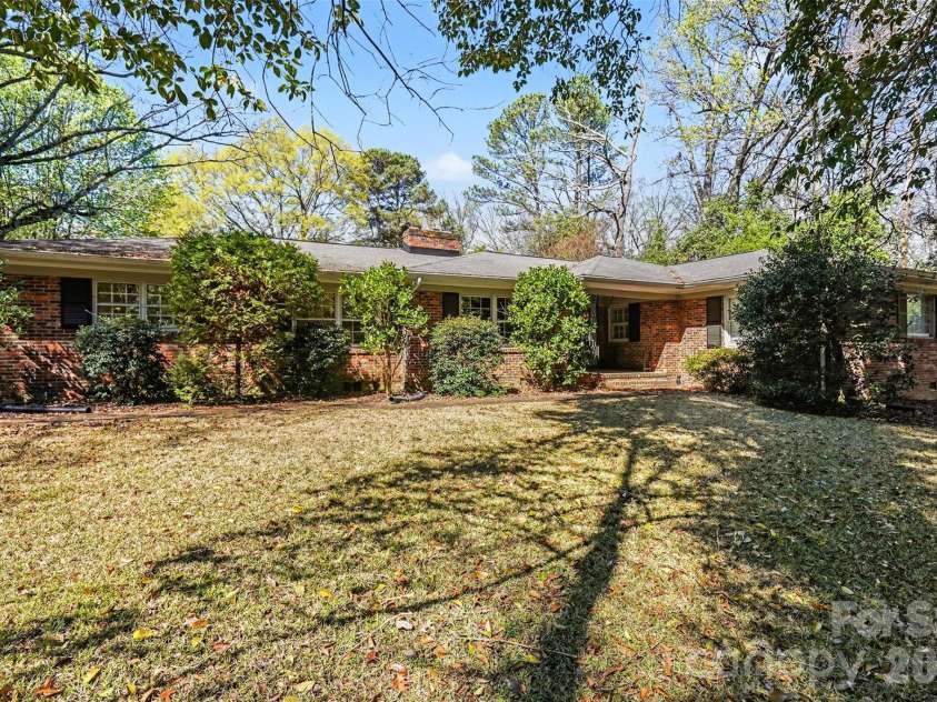 7600 Park Road, Charlotte, NC 28210.  MLS# CAR4358025, YatesRealty ID 5067. 