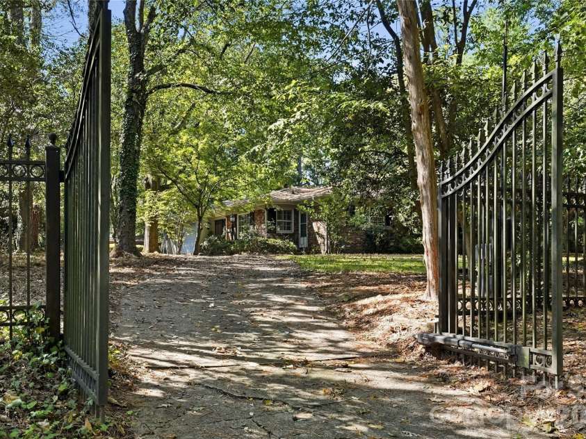 7600 Park Road, Charlotte, NC 28210.  MLS# CAR4435432, YatesRealty ID 5067. 