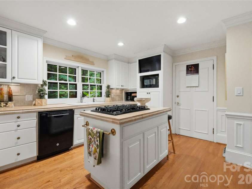 7600 Park Road, Charlotte, NC 28210.  MLS# CAR4435432, YatesRealty ID 5067. 
