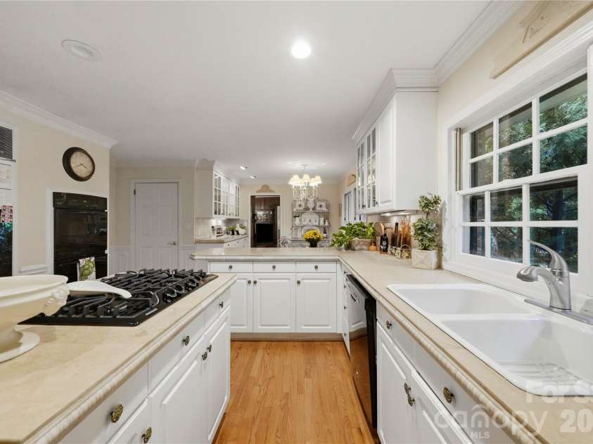 7600 Park Road, Charlotte, NC 28210.  MLS# CAR4435432, YatesRealty ID 5067. 