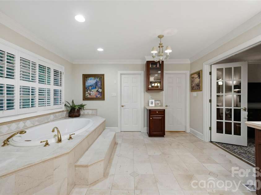 7600 Park Road, Charlotte, NC 28210.  MLS# CAR4435432, YatesRealty ID 5067. 