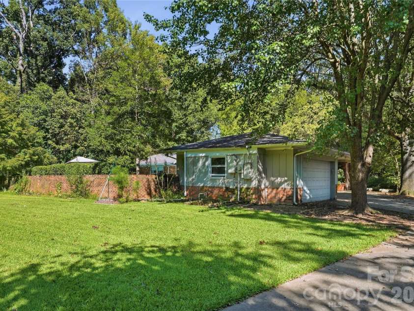 7600 Park Road, Charlotte, NC 28210.  MLS# CAR4435432, YatesRealty ID 5067. 