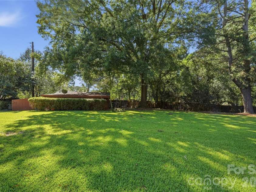 7600 Park Road, Charlotte, NC 28210.  MLS# CAR4435432, YatesRealty ID 5067. 