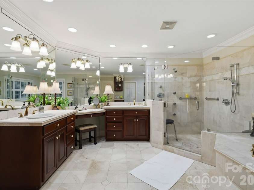 7600 Park Road, Charlotte, NC 28210.  MLS# CAR4435432, YatesRealty ID 5067. Primary bath with walking closet