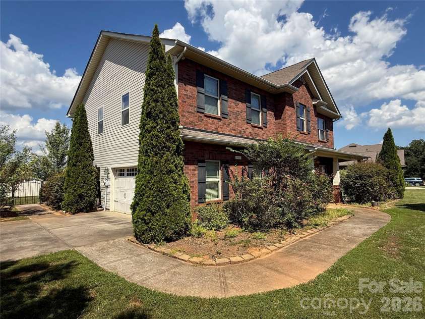 105 Jobe Drive, Statesville, NC 28677.  MLS# CAR4424040, YatesRealty ID 50672. 