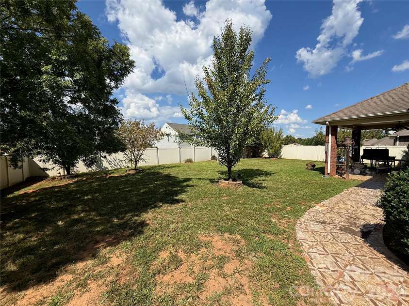 105 Jobe Drive, Statesville, NC 28677.  MLS# CAR4424040, YatesRealty ID 50672. 