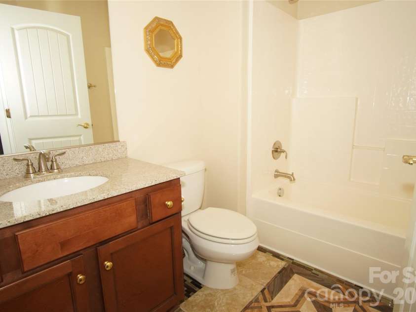 105 Jobe Drive, Statesville, NC 28677.  MLS# CAR4424040, YatesRealty ID 50672. Guest Bath