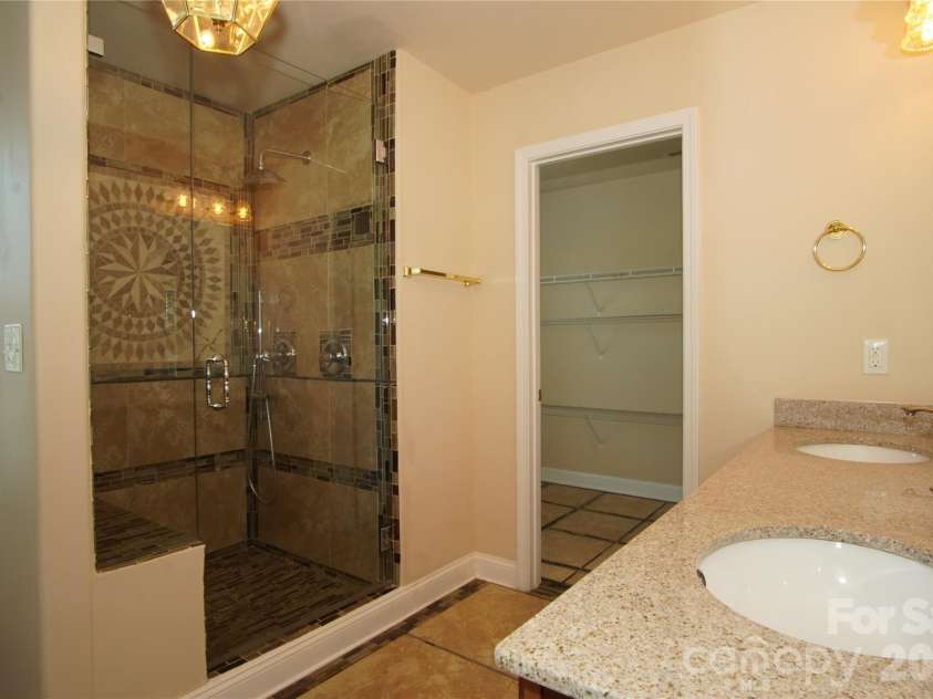 105 Jobe Drive, Statesville, NC 28677.  MLS# CAR4424040, YatesRealty ID 50672. Primary bath