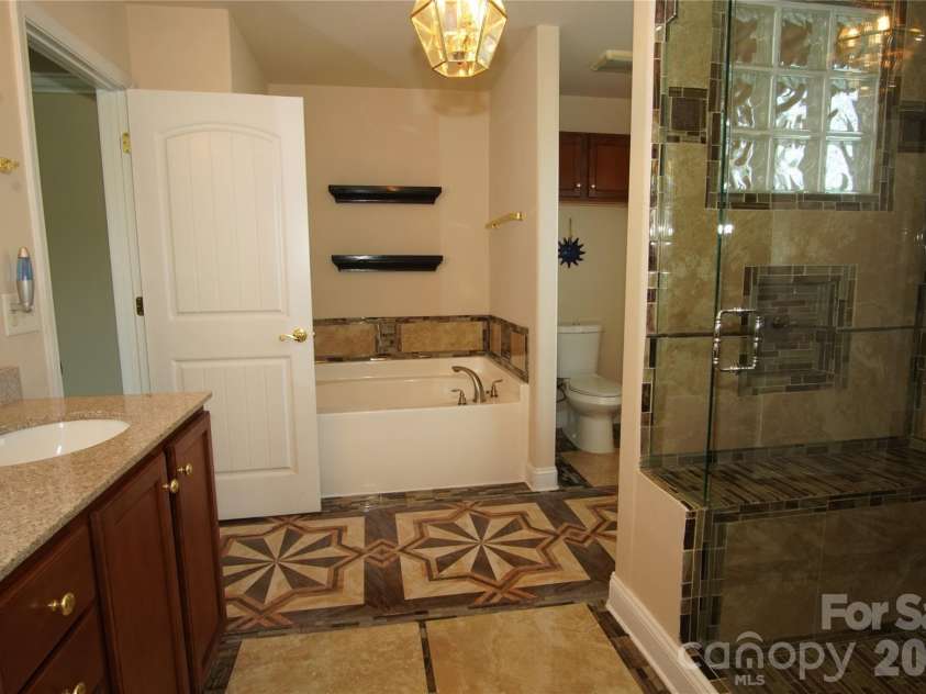 105 Jobe Drive, Statesville, NC 28677.  MLS# CAR4424040, YatesRealty ID 50672. Primary Bath
