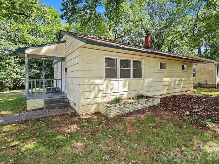 4115 Tresevant Avenue, Charlotte, NC 28208.  MLS# CAR4423929, YatesRealty ID 50676. 