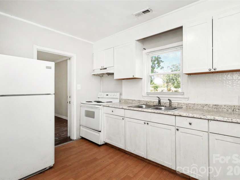 4115 Tresevant Avenue, Charlotte, NC 28208.  MLS# CAR4423929, YatesRealty ID 50676. 