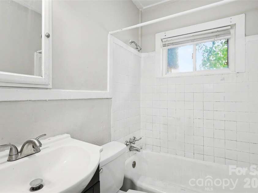 4115 Tresevant Avenue, Charlotte, NC 28208.  MLS# CAR4423929, YatesRealty ID 50676. 