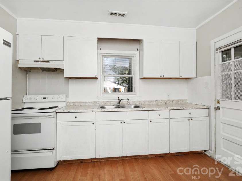 4115 Tresevant Avenue, Charlotte, NC 28208.  MLS# CAR4423929, YatesRealty ID 50676. 