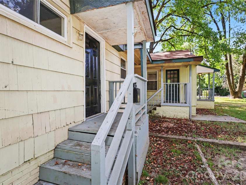 4115 Tresevant Avenue, Charlotte, NC 28208.  MLS# CAR4423929, YatesRealty ID 50676. 