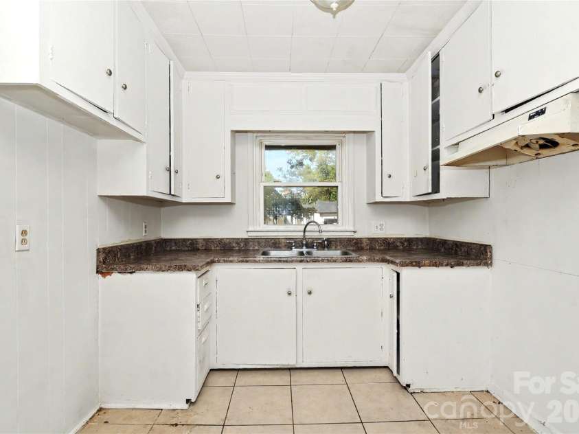 4115 Tresevant Avenue, Charlotte, NC 28208.  MLS# CAR4423929, YatesRealty ID 50676. 