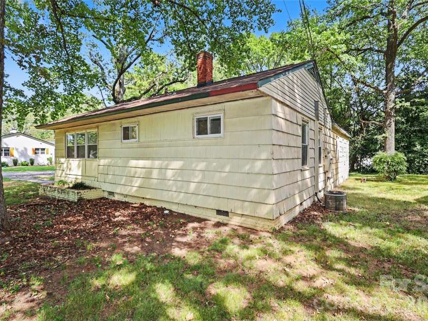 4115 Tresevant Avenue, Charlotte, NC 28208.  MLS# CAR4423929, YatesRealty ID 50676. 