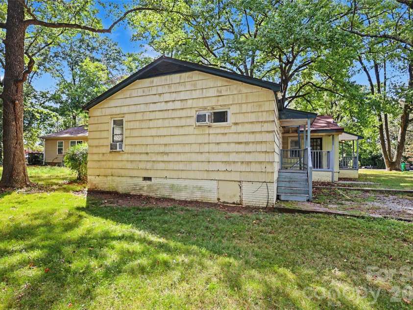 4115 Tresevant Avenue, Charlotte, NC 28208.  MLS# CAR4423929, YatesRealty ID 50676. 