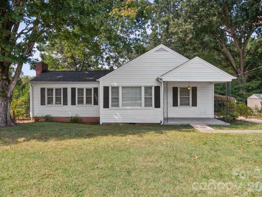 406 Sunset Drive, Stanley, NC 28164.  MLS# CAR4424220, YatesRealty ID 50678. 