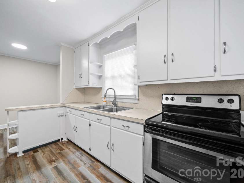 406 Sunset Drive, Stanley, NC 28164.  MLS# CAR4424220, YatesRealty ID 50678. 