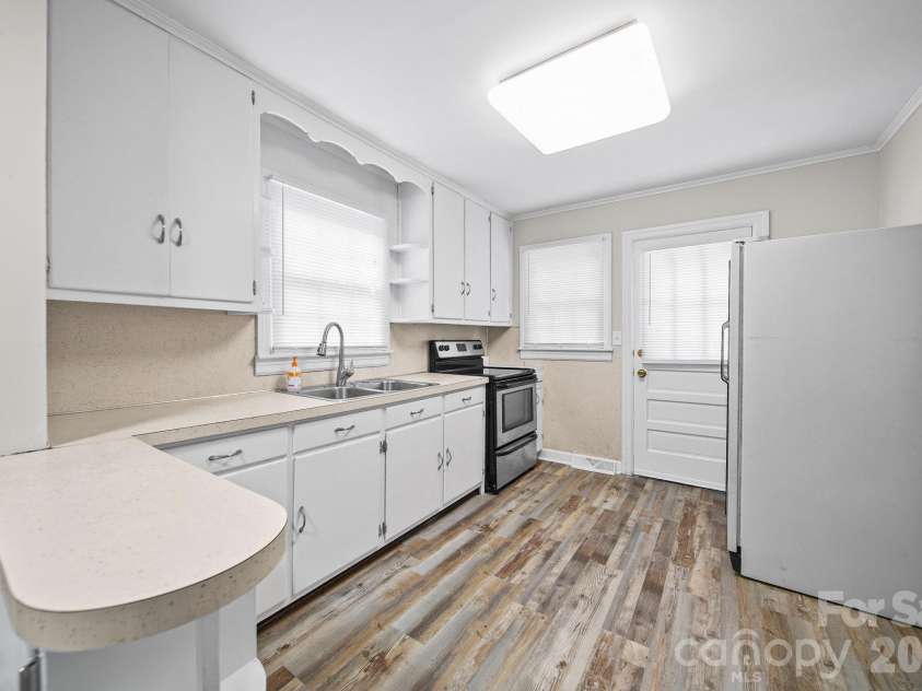 406 Sunset Drive, Stanley, NC 28164.  MLS# CAR4424220, YatesRealty ID 50678. 