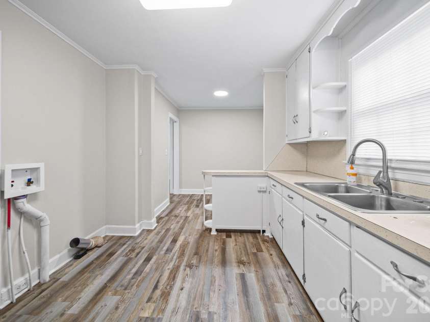 406 Sunset Drive, Stanley, NC 28164.  MLS# CAR4424220, YatesRealty ID 50678. 