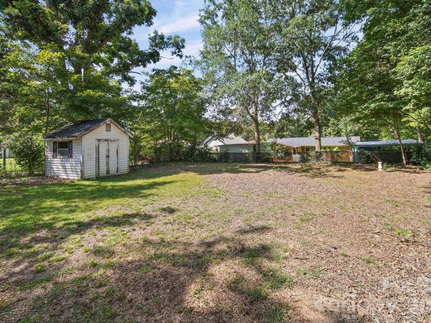 406 Sunset Drive, Stanley, NC 28164.  MLS# CAR4424220, YatesRealty ID 50678. 