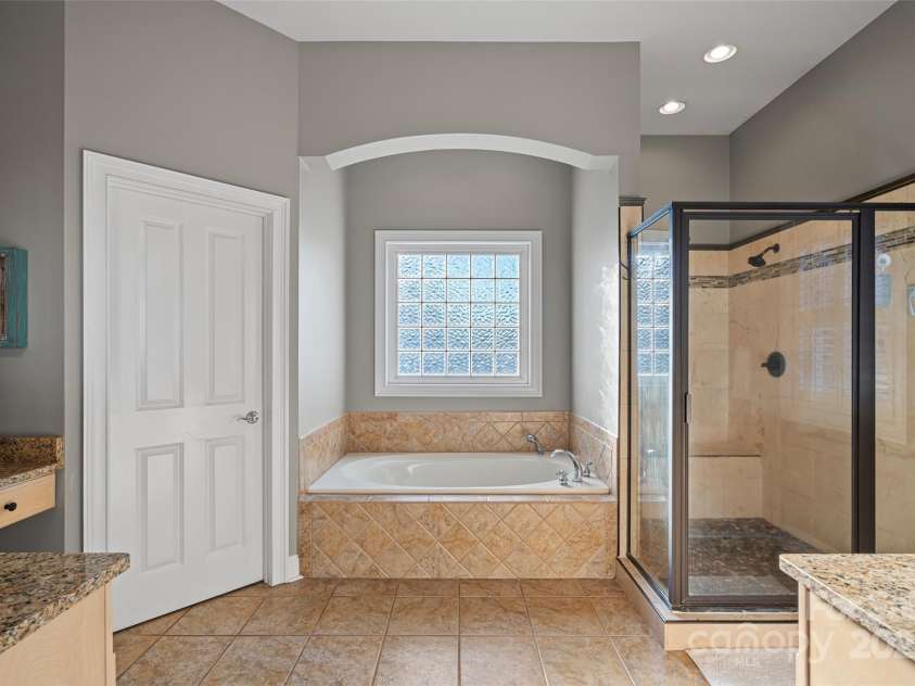 2635 Queens Drive, Lincolnton, NC 28092.  MLS# CAR4215320, YatesRealty ID 5068. 